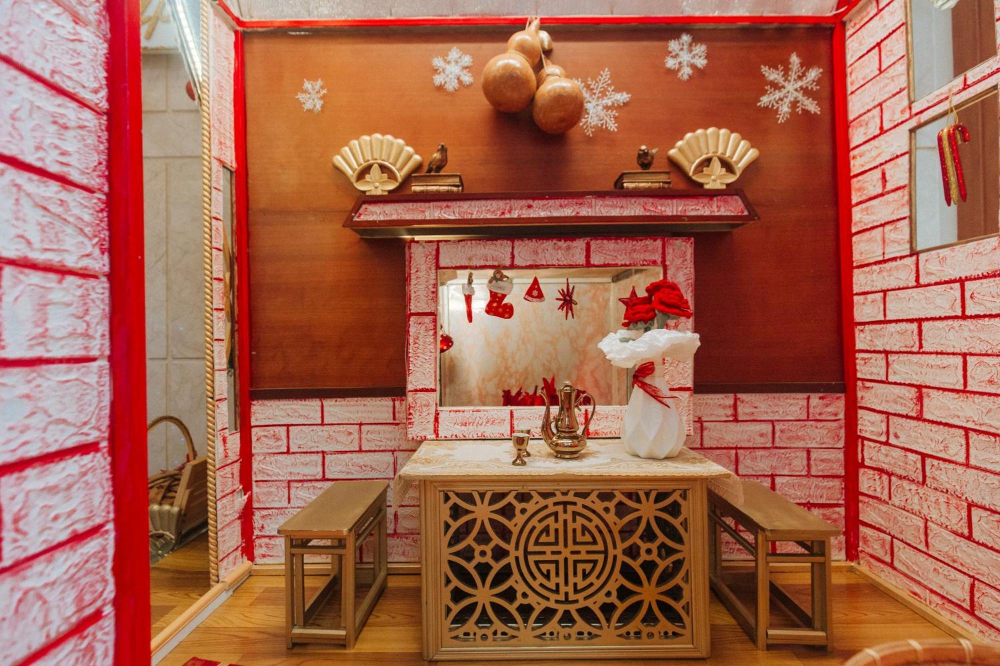 Dlg Hotel Danang Экстерьер фото The interior of a small household shrine in Taiwan