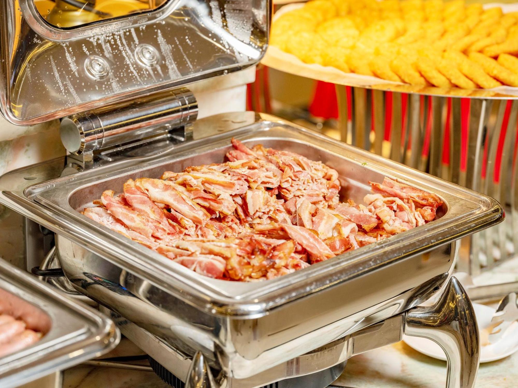 Dlg Hotel Danang Экстерьер фото Bacon in a chafing dish