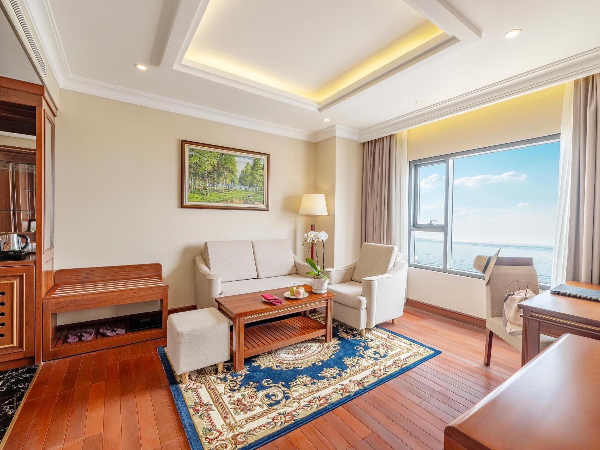 Dlg Hotel Danang Экстерьер фото A suite at the hotel