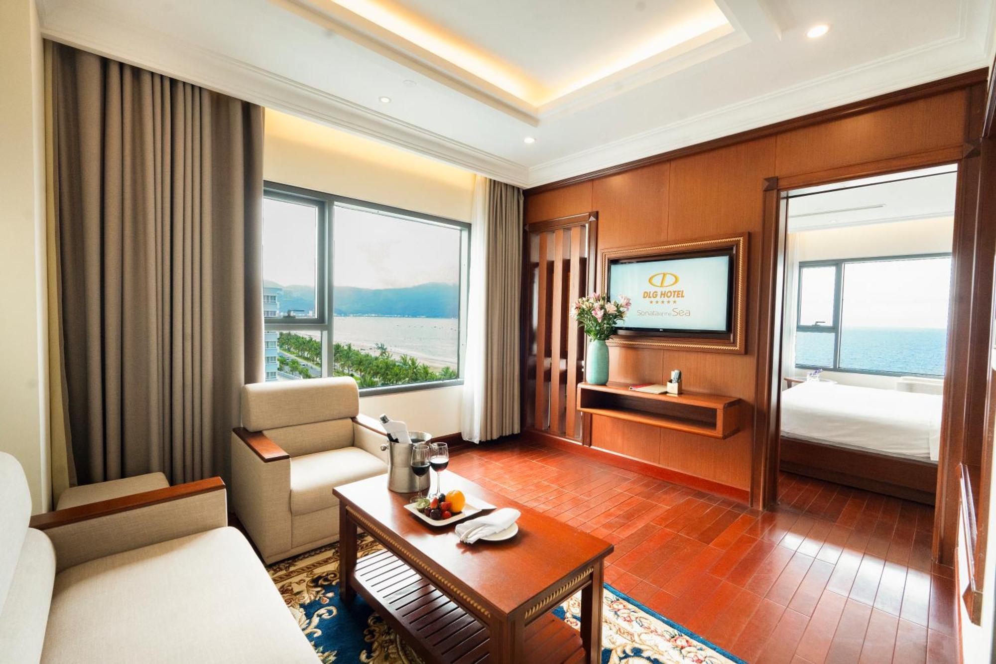 Dlg Hotel Danang Экстерьер фото A suite at the hotel