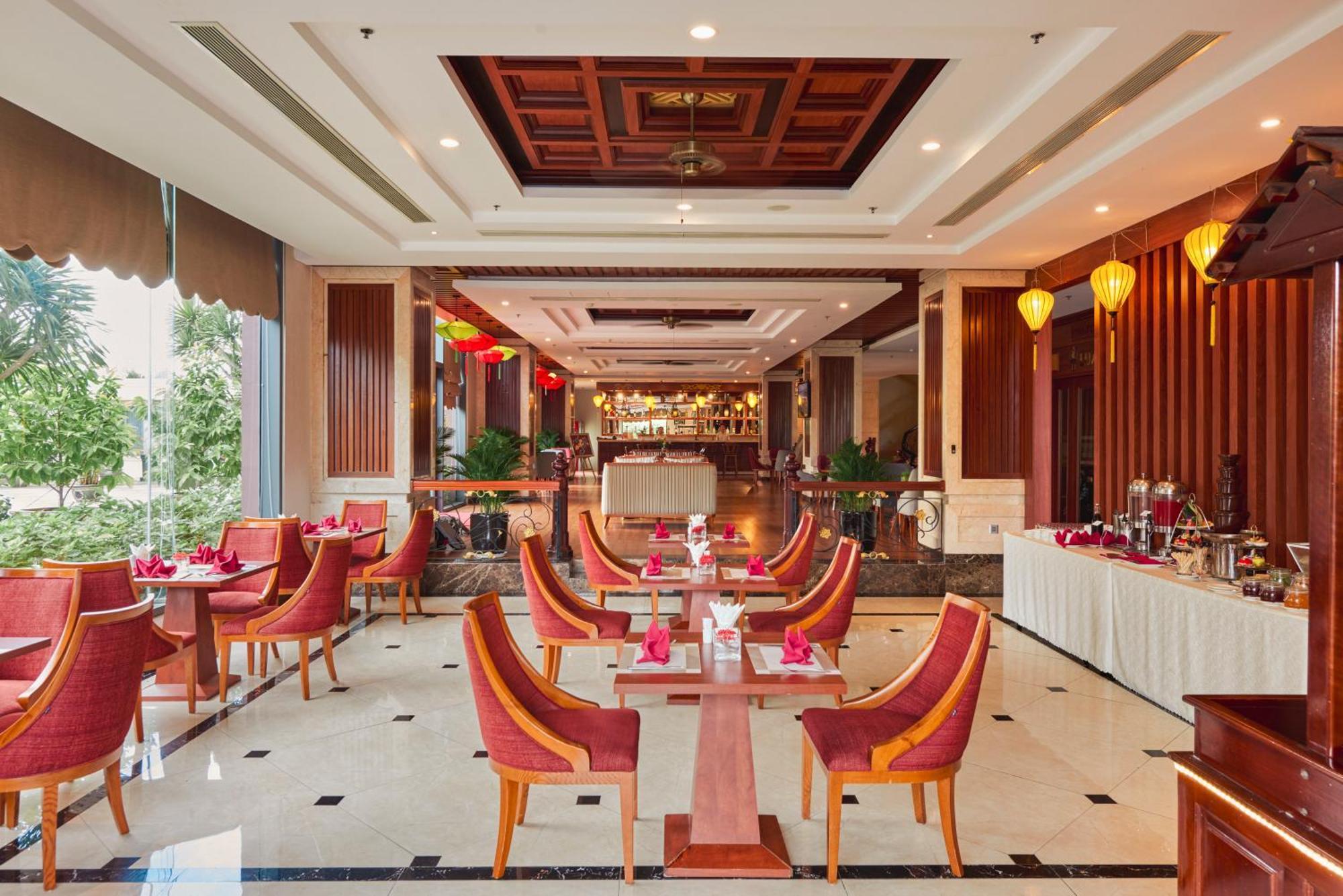Dlg Hotel Danang Экстерьер фото The restaurant at the hotel