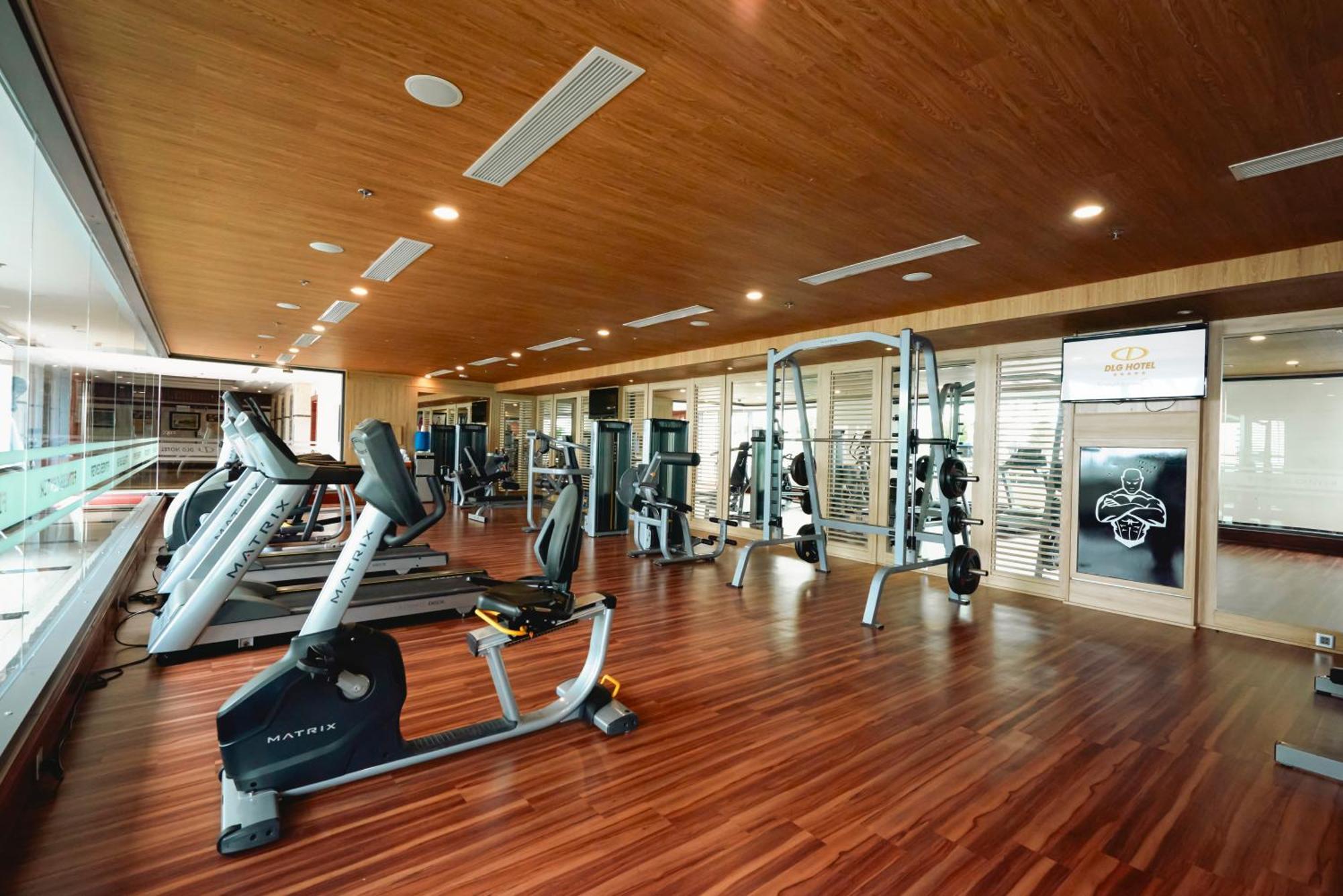 Dlg Hotel Danang Экстерьер фото The gym at the 1018 Club