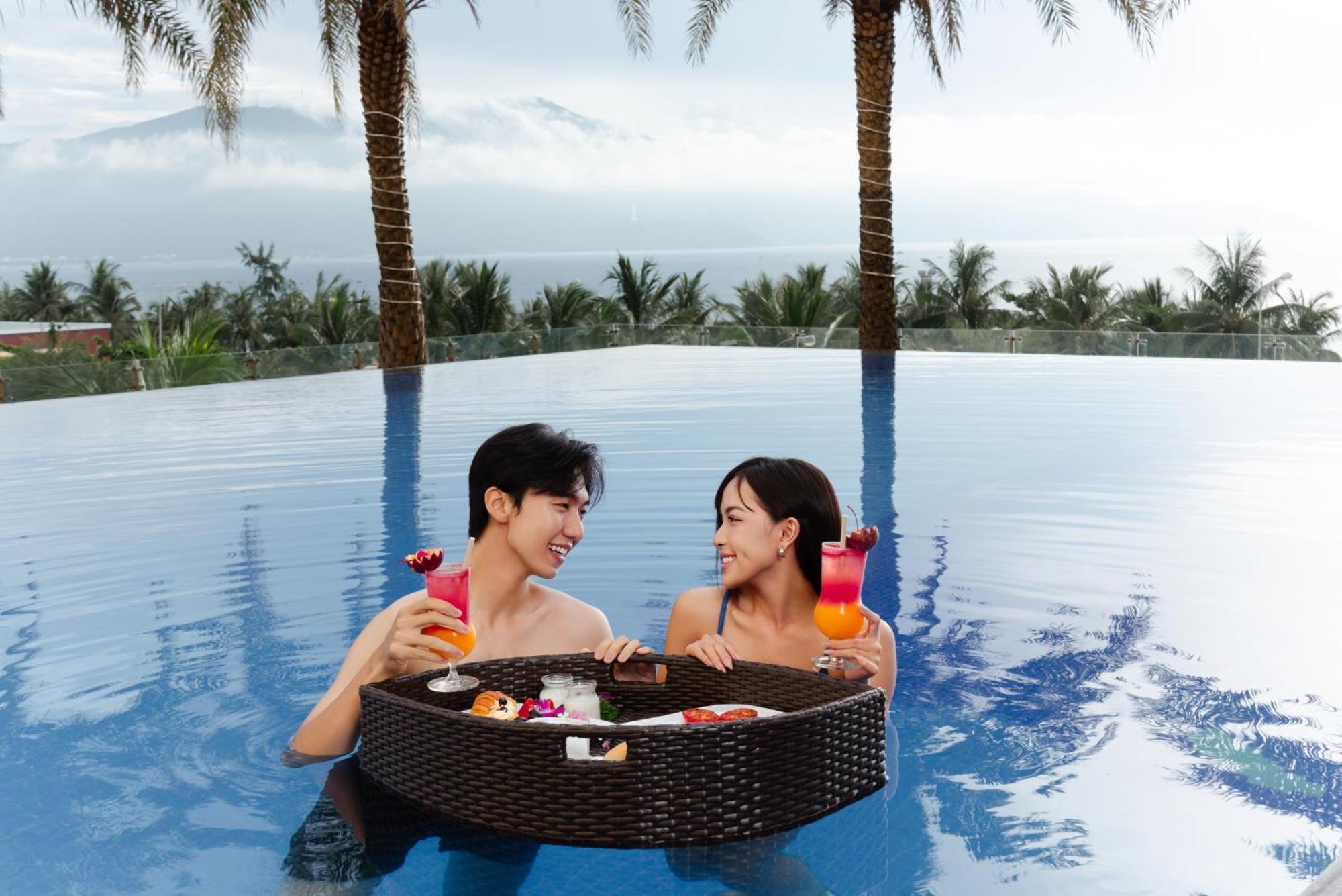 Dlg Hotel Danang Экстерьер фото Infinity pool at Vinpearl Hotel Nha Trang